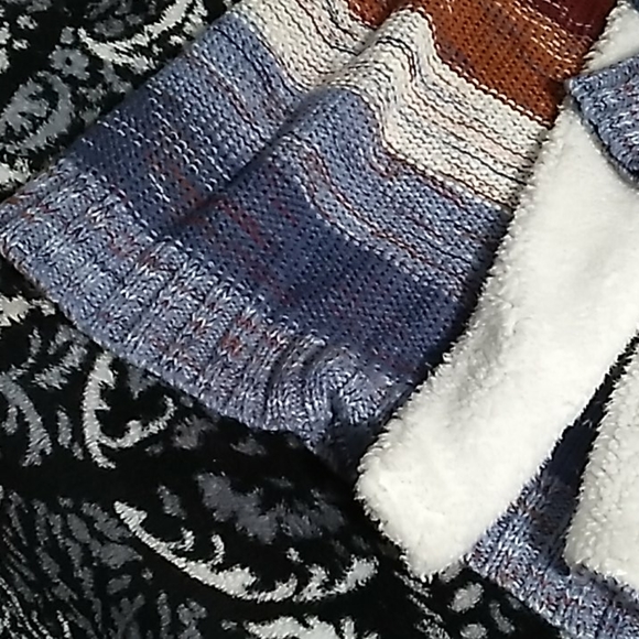 Warm Cardigan - Picture 4 of 4